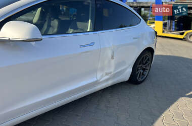 Седан Tesla Model 3 2020 в 