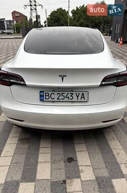 Седан Tesla Model 3 2021 в 