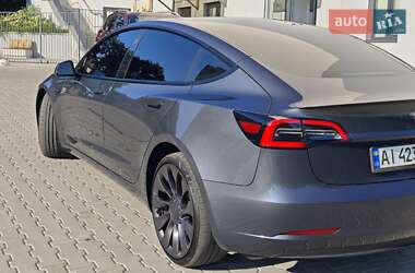 Седан Tesla Model 3 2023 в 