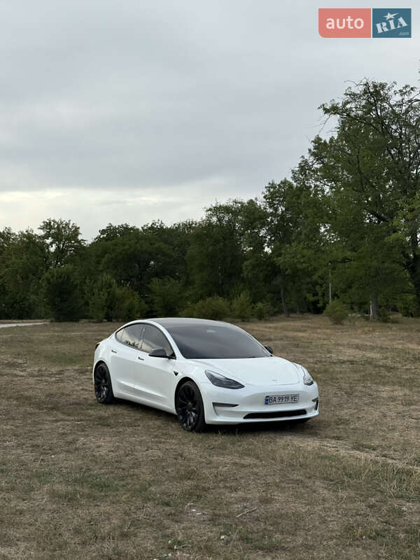 Седан Tesla Model 3 2022 в Кропивницком