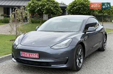 Седан Tesla Model 3 2022 в 