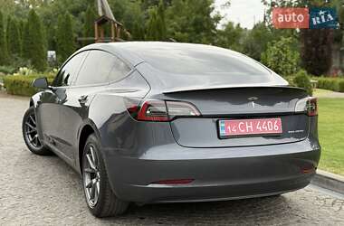 Седан Tesla Model 3 2022 в 