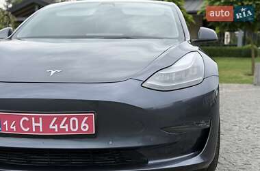 Седан Tesla Model 3 2022 в 