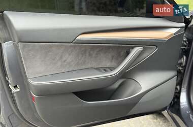 Седан Tesla Model 3 2022 в 