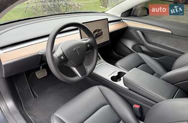 Седан Tesla Model 3 2022 в 