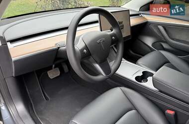 Седан Tesla Model 3 2022 в 