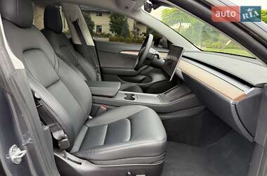 Седан Tesla Model 3 2022 в 