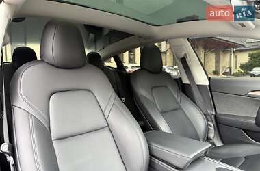 Седан Tesla Model 3 2022 в 