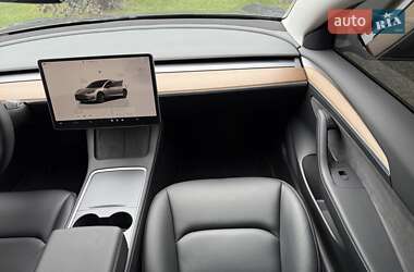 Седан Tesla Model 3 2022 в 