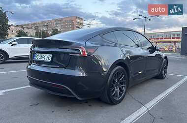 Седан Tesla Model 3 2024 в 