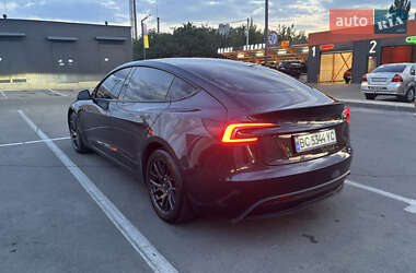Седан Tesla Model 3 2024 в 