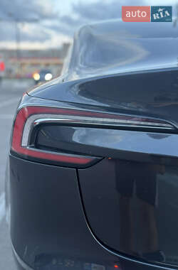 Седан Tesla Model 3 2024 в 