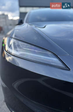 Седан Tesla Model 3 2024 в 