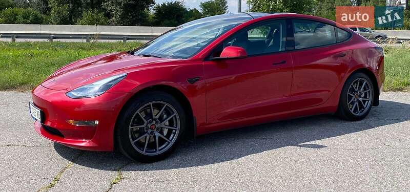 Седан Tesla Model 3 2022 в Киеве