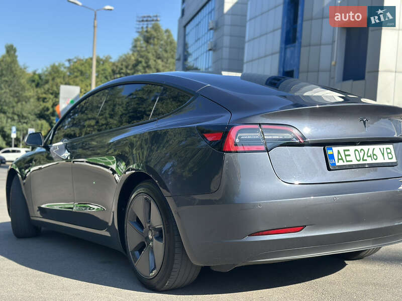 Седан Tesla Model 3 2022 в Днепре