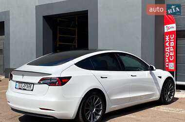 Седан Tesla Model 3 2022 в 