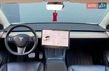 Седан Tesla Model 3 2022 в 