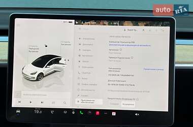 Седан Tesla Model 3 2022 в 
