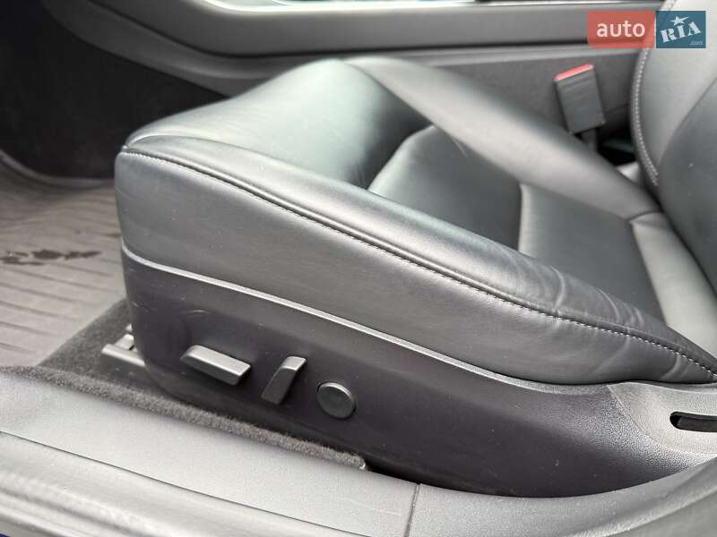 Седан Tesla Model 3 2019 в Киеве