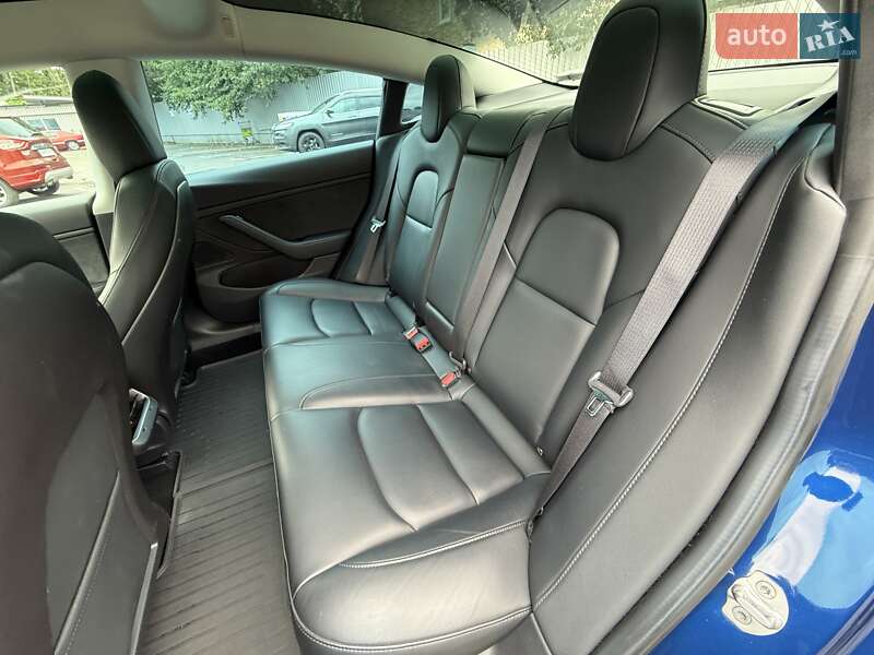 Седан Tesla Model 3 2019 в Киеве