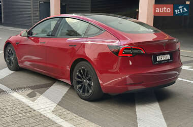 Седан Tesla Model 3 2022 в 