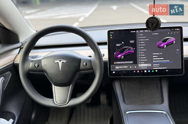 Седан Tesla Model 3 2022 в 