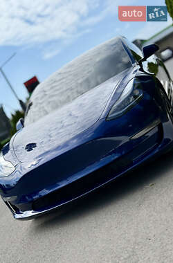 Седан Tesla Model 3 2020 в 