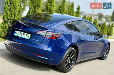 Седан Tesla Model 3 2020 в 