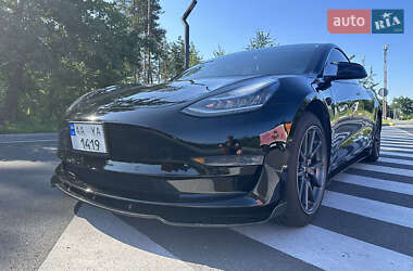 Седан Tesla Model 3 2018 в Львове
