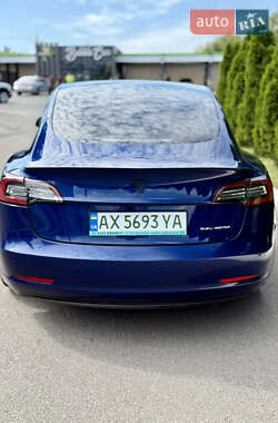 Седан Tesla Model 3 2020 в 