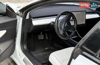 Седан Tesla Model 3 2020 в 