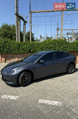 Седан Tesla Model 3 2023 в 