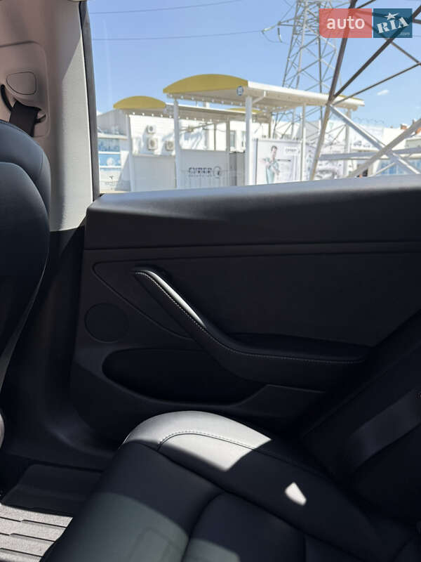 Седан Tesla Model 3 2023 в Чернівцях фото 26 Седан Tesla Model 3 2023 в Чернівцях