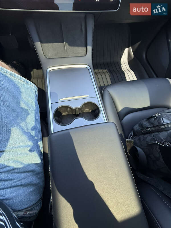 Седан Tesla Model 3 2023 в Чернівцях фото 32 Седан Tesla Model 3 2023 в Чернівцях