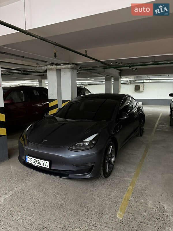 Седан Tesla Model 3 2023 в Чернівцях