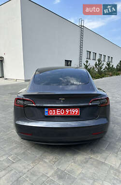 Седан Tesla Model 3 2023 в 