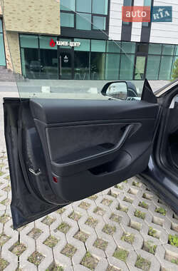Седан Tesla Model 3 2019 в 