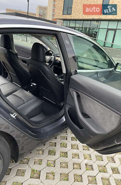 Седан Tesla Model 3 2019 в 
