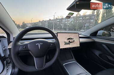 Седан Tesla Model 3 2022 в 