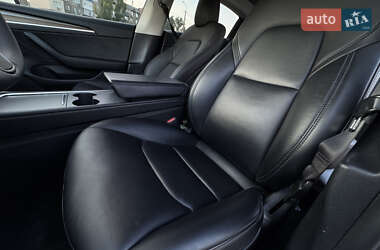 Седан Tesla Model 3 2022 в 