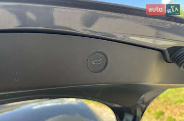 Седан Tesla Model 3 2020 в 