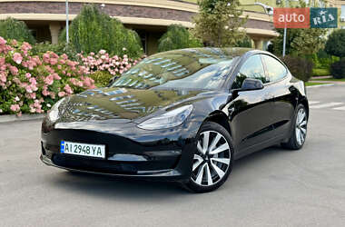 Седан Tesla Model 3 2022 в 