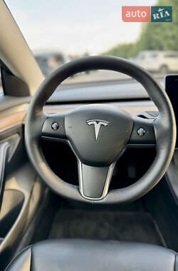 Седан Tesla Model 3 2022 в 