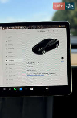 Седан Tesla Model 3 2022 в 