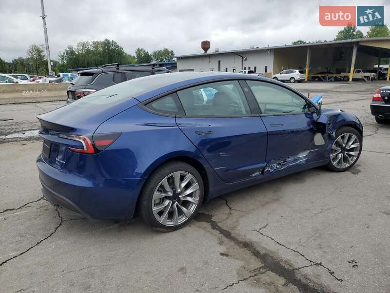 Седан Tesla Model 3 2024 в Києві