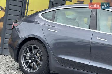Седан Tesla Model 3 2019 в 