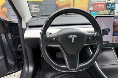 Седан Tesla Model 3 2019 в 
