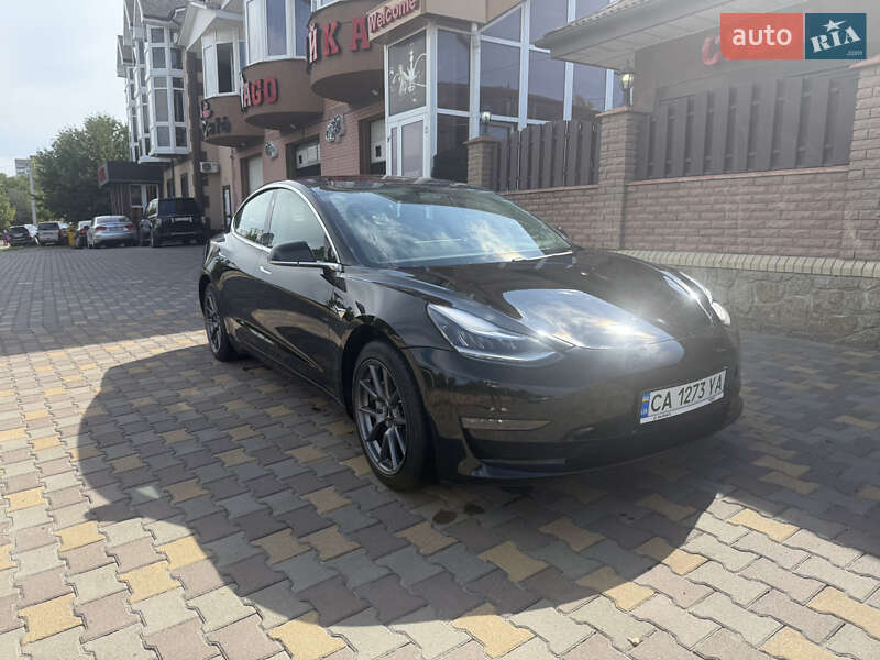 Седан Tesla Model 3 2018 в Умани