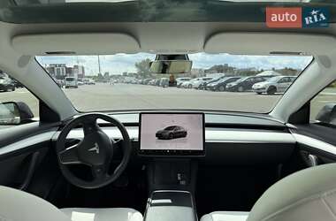 Седан Tesla Model 3 2022 в 