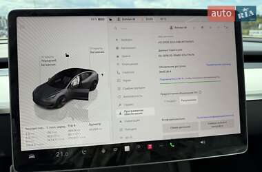 Седан Tesla Model 3 2022 в 